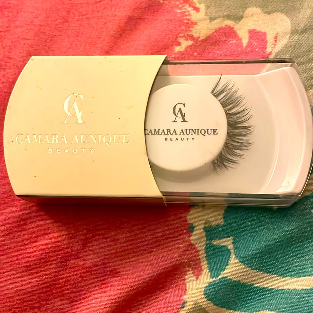 Camara Aunique Beauty Eyelashes